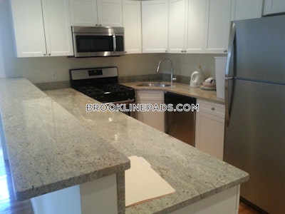 Brookline 3 Beds 1 Bath  Boston University - $5,035 No Fee